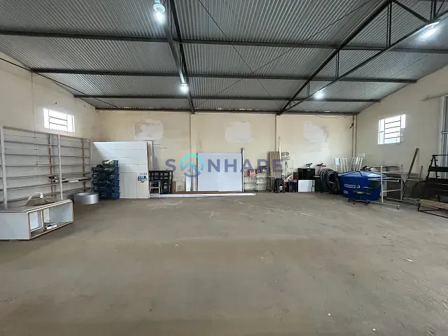 Ponto com 160m², para alugar, no bairro Nações em Siqueira Campos
