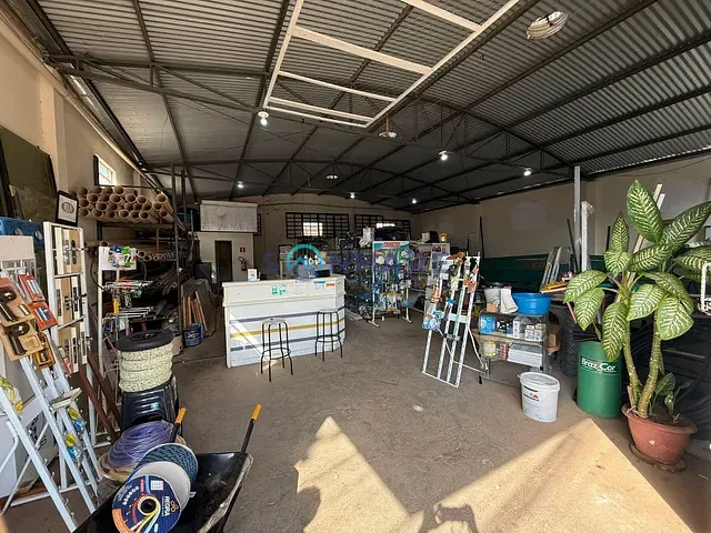 Ponto com 160m², para alugar, no bairro Nações em Siqueira Campos