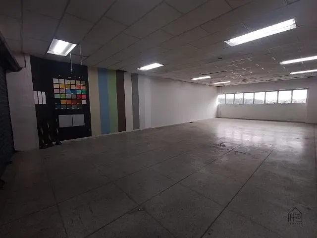 Ponto com 106m², para alugar, no bairro Vila Monte Serrat em Cotia