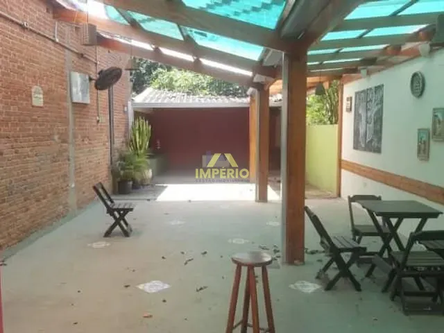 Casa com 220m², à venda, no bairro Centro em Salto