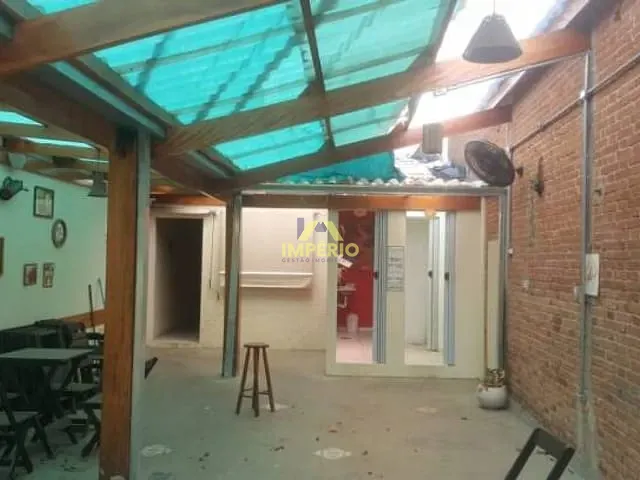 Casa com 220m², à venda, no bairro Centro em Salto