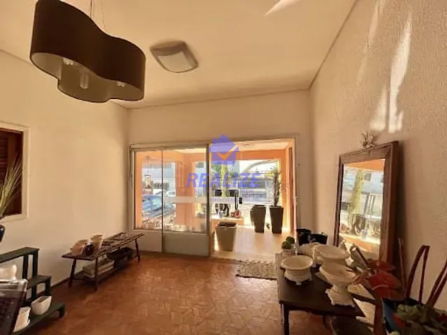 Ponto com 700m², à venda, no bairro Centro em Botucatu