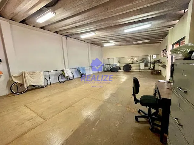Ponto com 700m², à venda, no bairro Centro em Botucatu