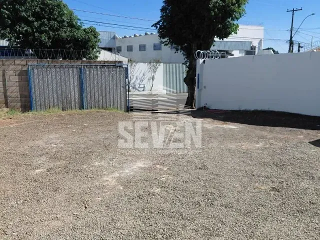 Ponto com 500m², para alugar, no bairro Vila Carolina em Bauru