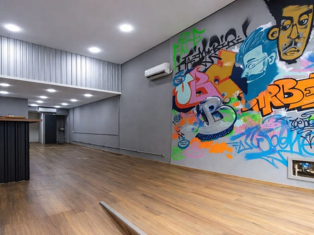 Ponto com 180m², para alugar, no bairro Vila Nova Conceição em São Paulo