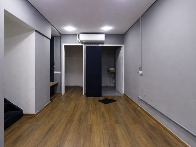 Ponto com 180m², para alugar, no bairro Vila Nova Conceição em São Paulo