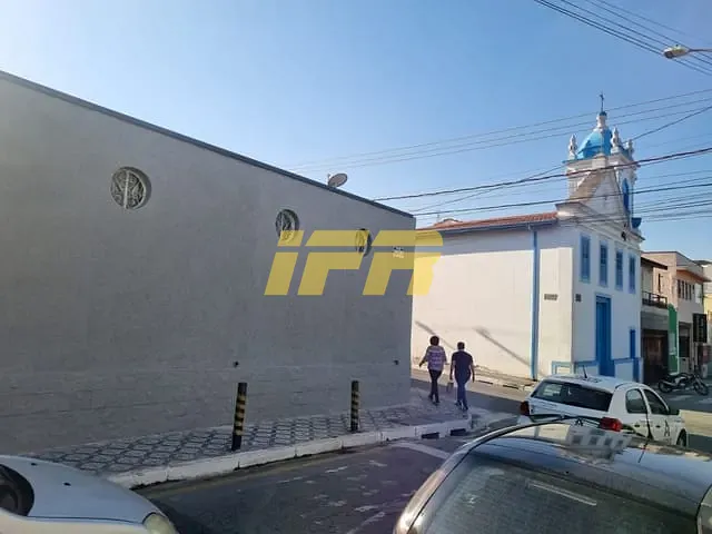 Ponto com 95m², à venda ou para alugar, no bairro Centro em Taubaté