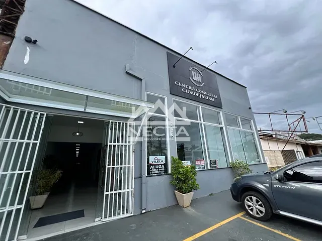 Sala com 36m², para alugar, no bairro Martim de Sá em Caraguatatuba