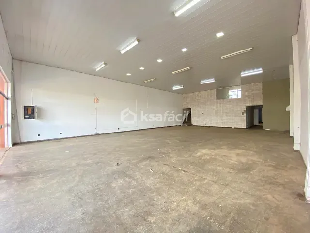 Galpão / Barracão com 500m², para alugar, no bairro Monte Castelo em Campo Grande