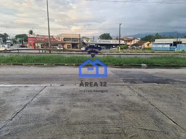 Ponto com 720m², à venda, no bairro Jardim Britânia em Caraguatatuba