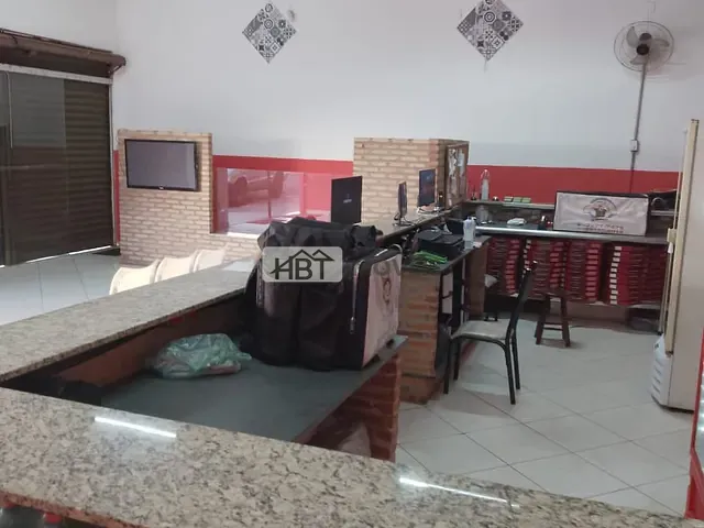 Ponto com 200m², à venda, no bairro Núcleo Habitacional Mary Dota em Bauru