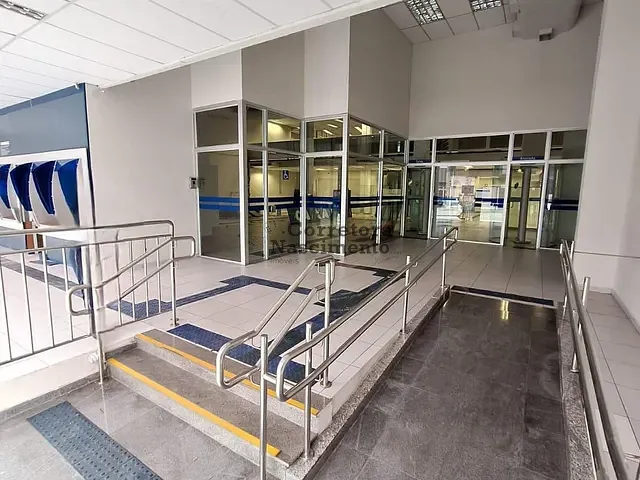 Ponto com 823m², à venda ou para alugar, no bairro São João em Jacareí