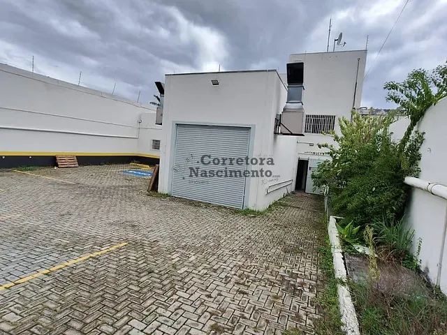 Ponto com 823m², à venda ou para alugar, no bairro São João em Jacareí