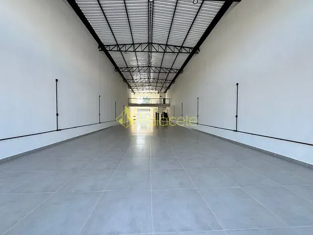 Ponto com 450m², para alugar, no bairro Independência em Taubaté