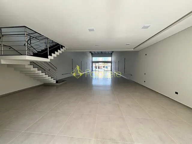Ponto com 450m², para alugar, no bairro Independência em Taubaté