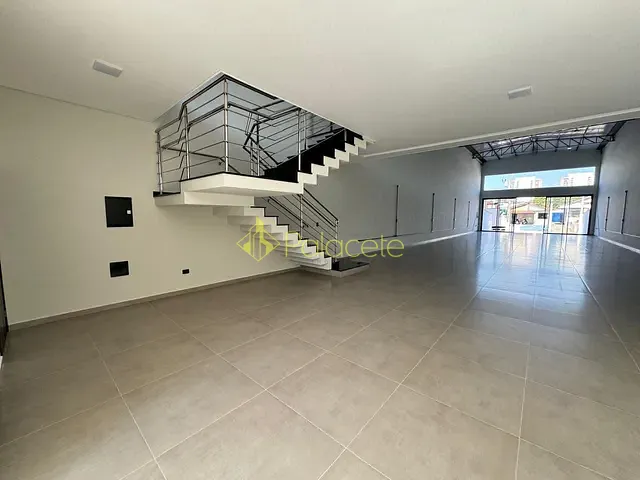 Ponto com 450m², para alugar, no bairro Independência em Taubaté
