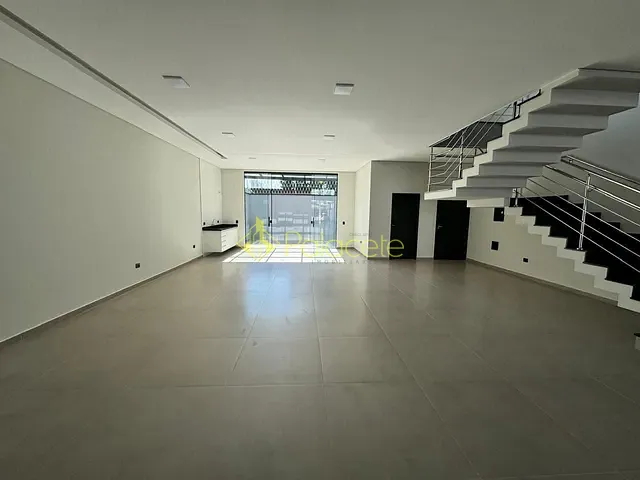 Ponto com 450m², para alugar, no bairro Independência em Taubaté