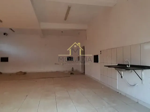 Ponto com 200m², para alugar, no bairro Parque das Orquídeas em Guaxupé