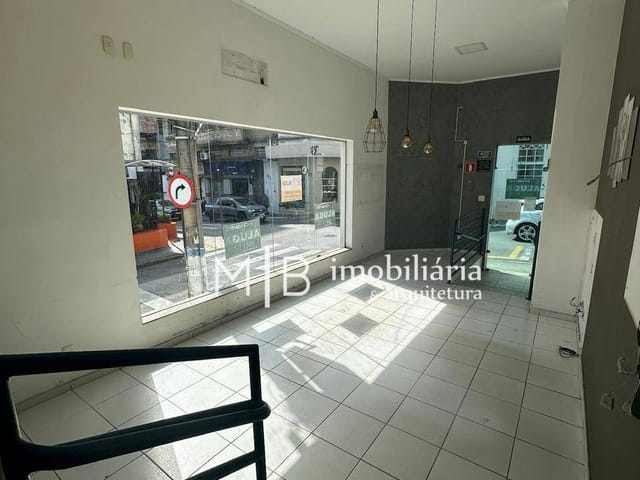 Ponto com 250m², para alugar, no bairro Centro em Lavras