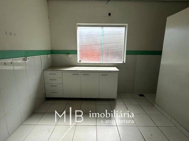 Ponto com 250m², para alugar, no bairro Centro em Lavras