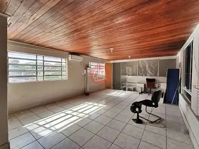 Ponto com 288m², para alugar, no bairro Medianeira em Porto Alegre