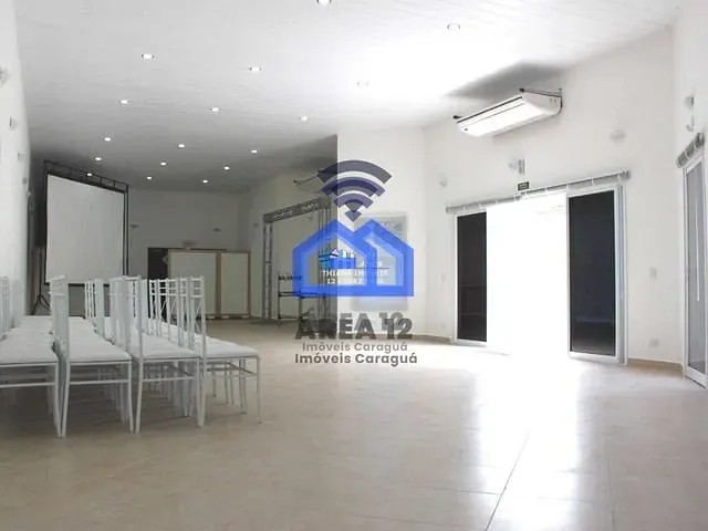 Ponto com 688m², para alugar, no bairro Centro em Caraguatatuba