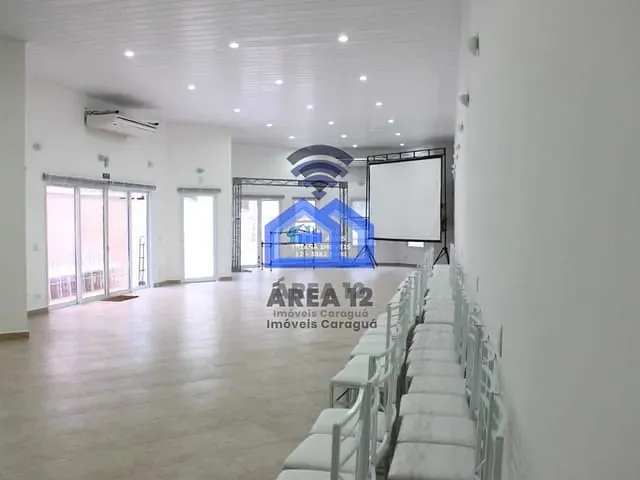 Ponto com 688m², para alugar, no bairro Centro em Caraguatatuba