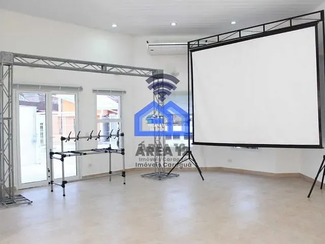 Ponto com 688m², para alugar, no bairro Centro em Caraguatatuba