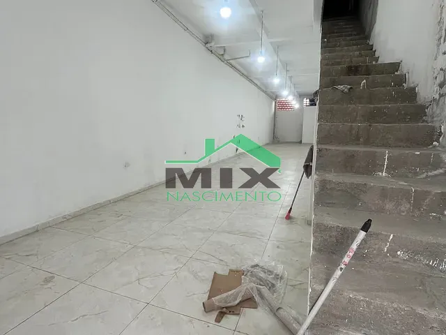 Ponto com 300m², para alugar, no bairro Taboão em Diadema