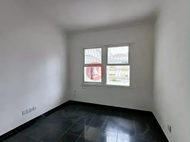 Ponto com 980m², para alugar, no bairro São João em Porto Alegre