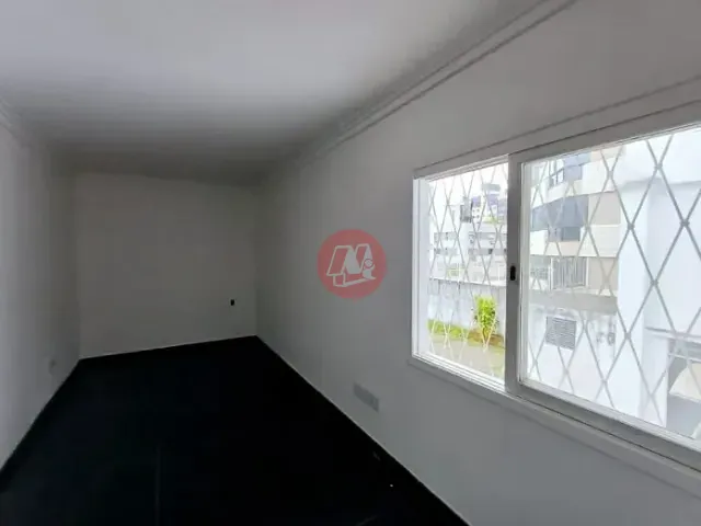 Ponto com 980m², para alugar, no bairro São João em Porto Alegre