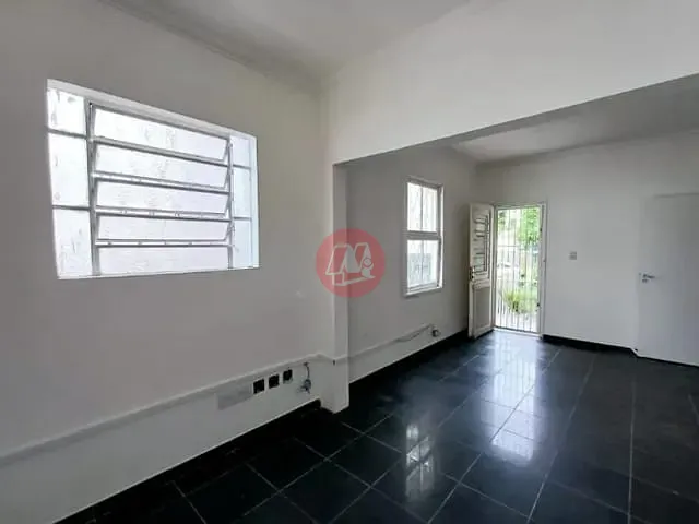 Ponto com 980m², para alugar, no bairro São João em Porto Alegre