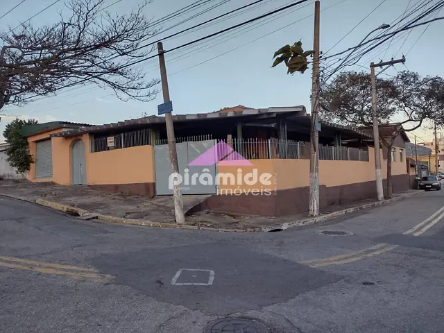 Ponto com 675m², à venda, no bairro Jardim Aeroporto em São José dos Campos