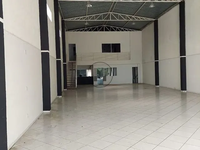 Ponto com 390m², para alugar, no bairro Cruz em Lorena