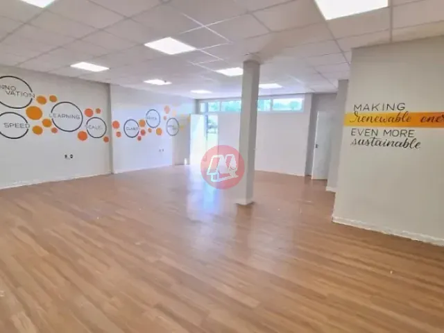 Galpão / Barracão com 550m², para alugar, no bairro Partenon em Porto Alegre