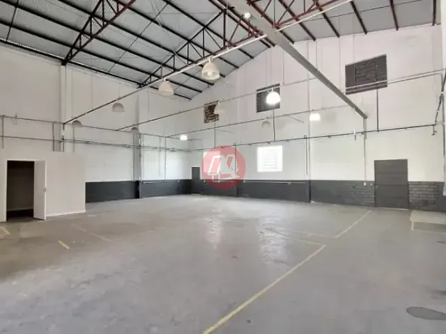 Galpão / Barracão com 550m², para alugar, no bairro Partenon em Porto Alegre