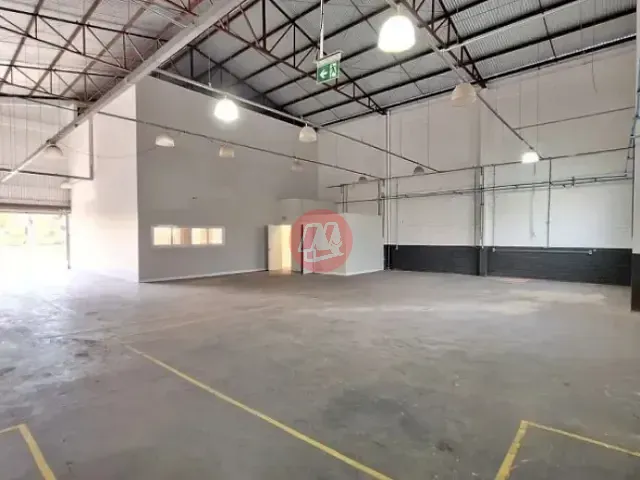 Galpão / Barracão com 550m², para alugar, no bairro Partenon em Porto Alegre