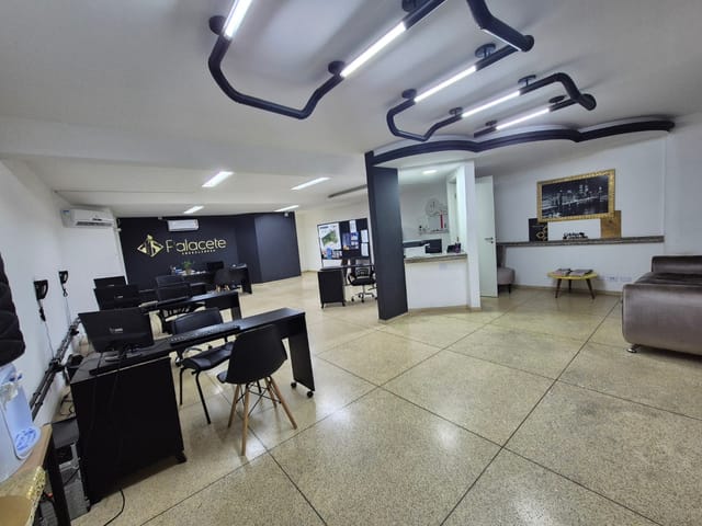 Ponto com 200m², à venda ou para alugar, no bairro Centro em Taubaté