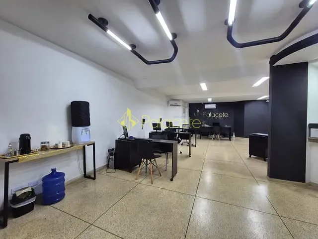 Ponto com 200m², à venda ou para alugar, no bairro Centro em Taubaté