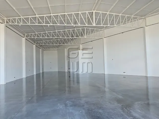 Ponto com 634m², para alugar, no bairro Messiânico em Londrina