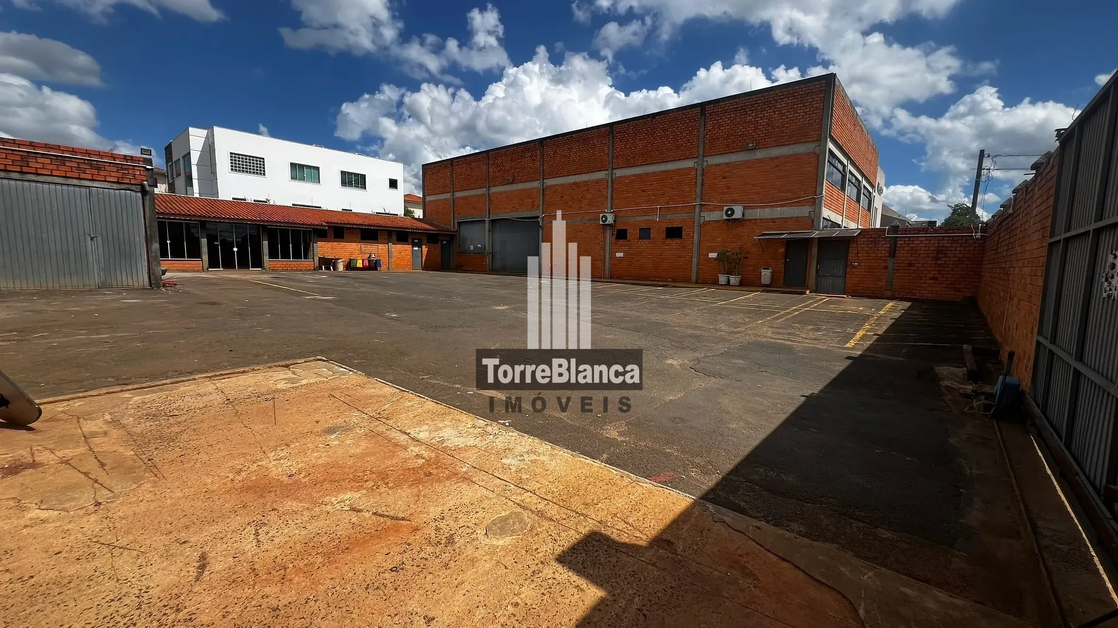 Loja-Salão, 1254 m² - Foto 1