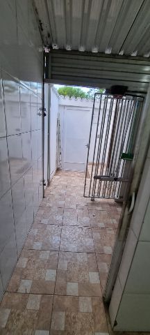 Ponto com 377m², para alugar, no bairro Parque São Domingos em Pindamonhangaba