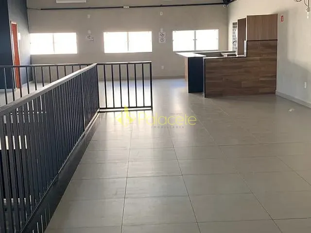 Ponto com 320m², para alugar, no bairro Parque São Domingos em Pindamonhangaba
