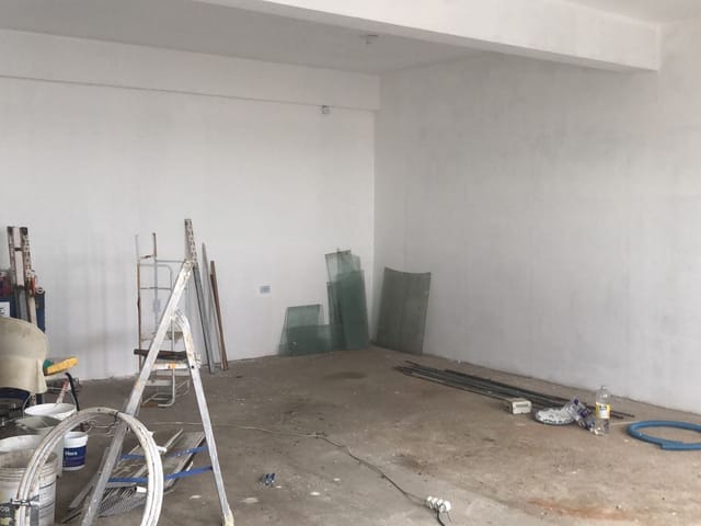 Foto do Sala - Excelente Ponto comercial na torre com ótima localização, defronte ao mercado da torre, contendo 02 (dois) pisos para instalações de diversos ramos comerciais. | Shopping Imóveis