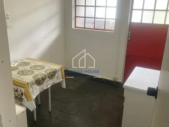 Ponto com 206m², para alugar, no bairro Parque São Benedito em Pindamonhangaba