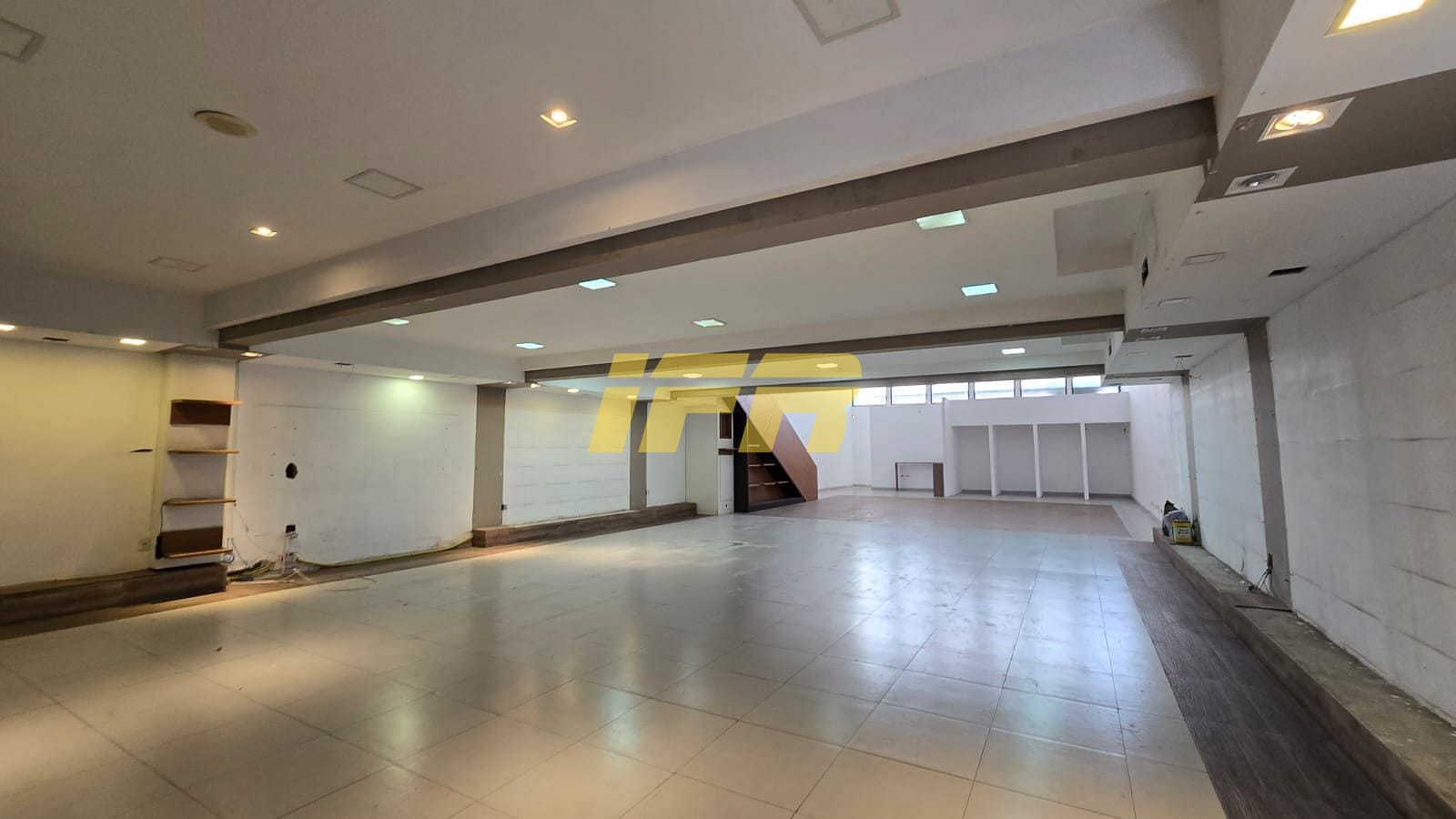 Loja-Salão, 350 m² - Foto 1