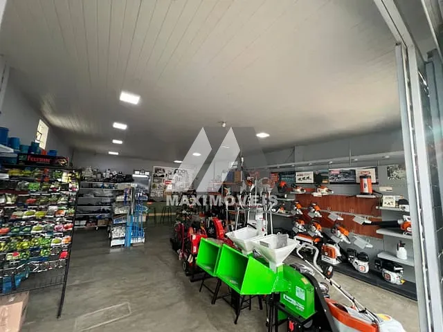 Ponto com 360m², à venda, no bairro Alto Mercado em Araçuaí