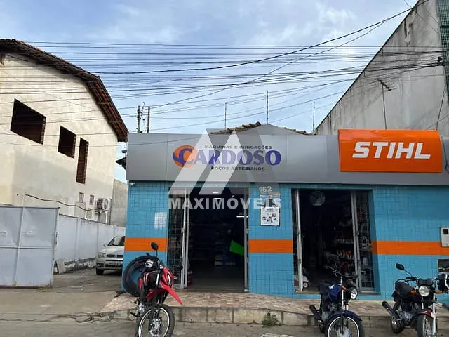 Ponto com 360m², à venda, no bairro Alto Mercado em Araçuaí