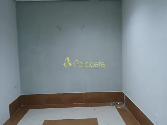 Sala com 11m², para alugar, no bairro Centro em Pindamonhangaba