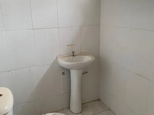 Ponto com 100m², para alugar, no bairro Loteamento João Tamborindeguy Fernandes em Pindamonhangaba